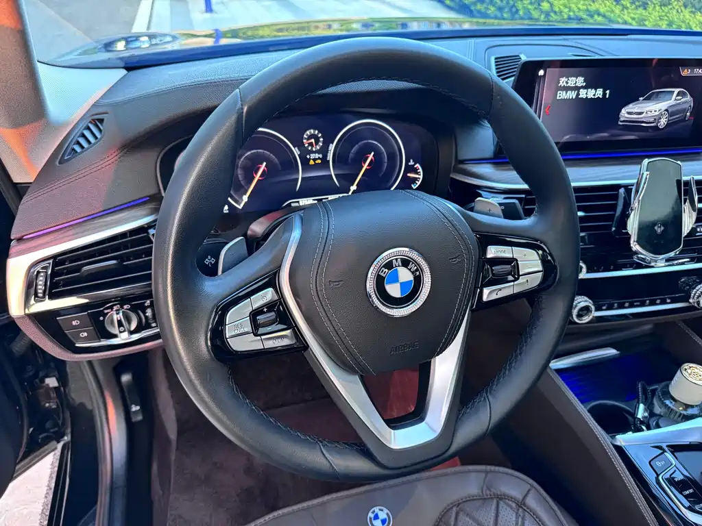 BMW 5 Series — фото 21