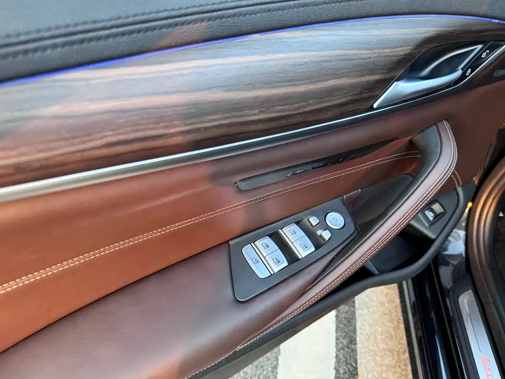 BMW 5 Series — фото 28