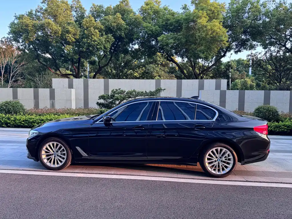 BMW 5 Series — фото 5