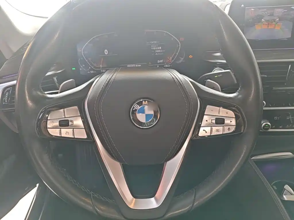 BMW 5 Series — фото 11