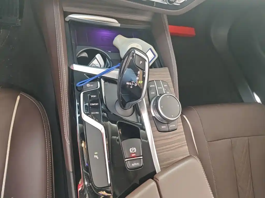 BMW 5 Series — фото 14