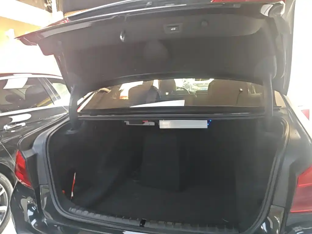 BMW 5 Series — фото 19