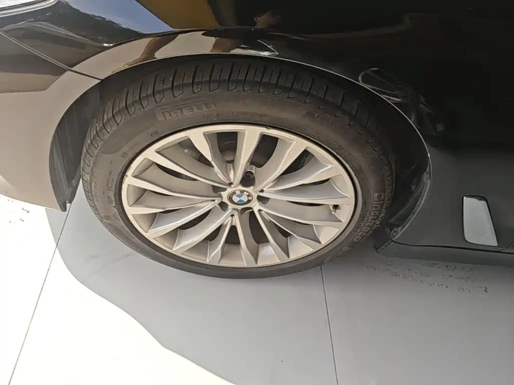 BMW 5 Series — фото 23
