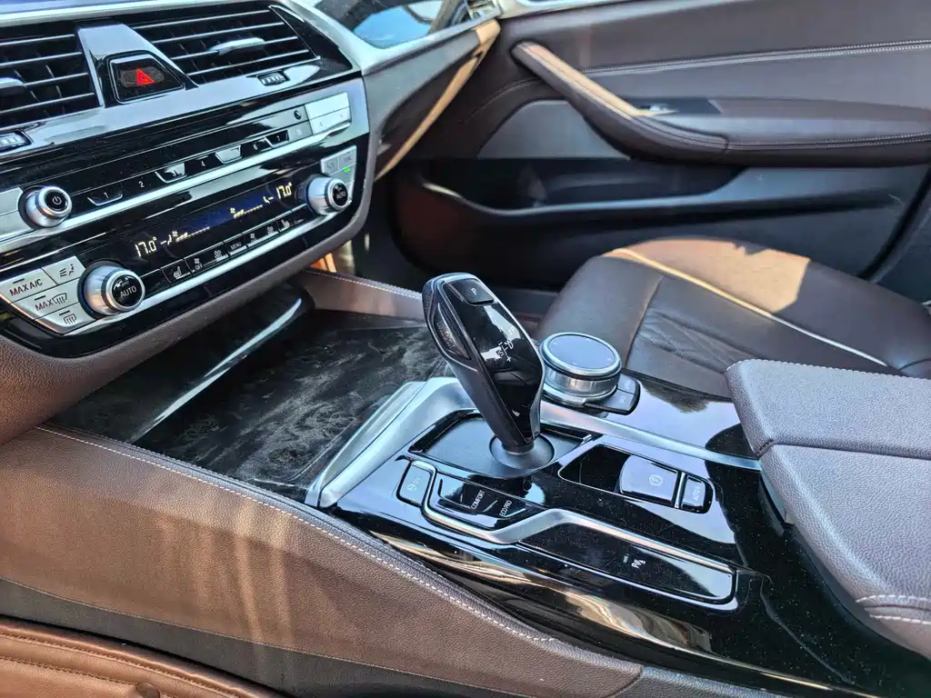 BMW 5 Series — фото 10