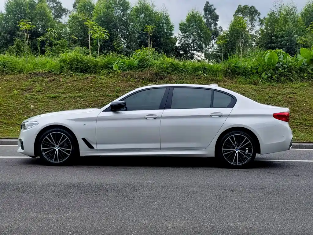 BMW 5 Series — фото 4