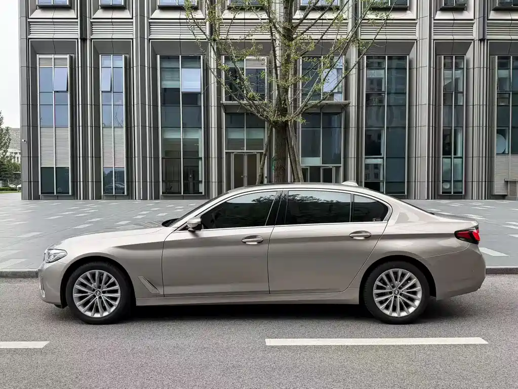 BMW 5 Series — фото 4