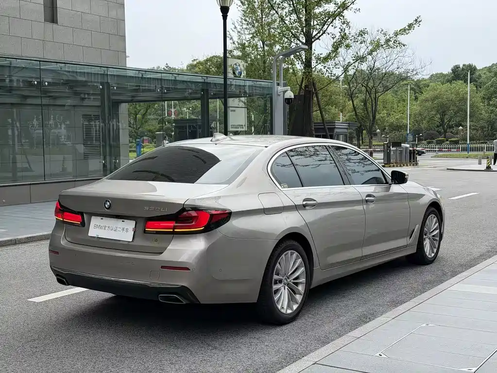 BMW 5 Series — фото 6