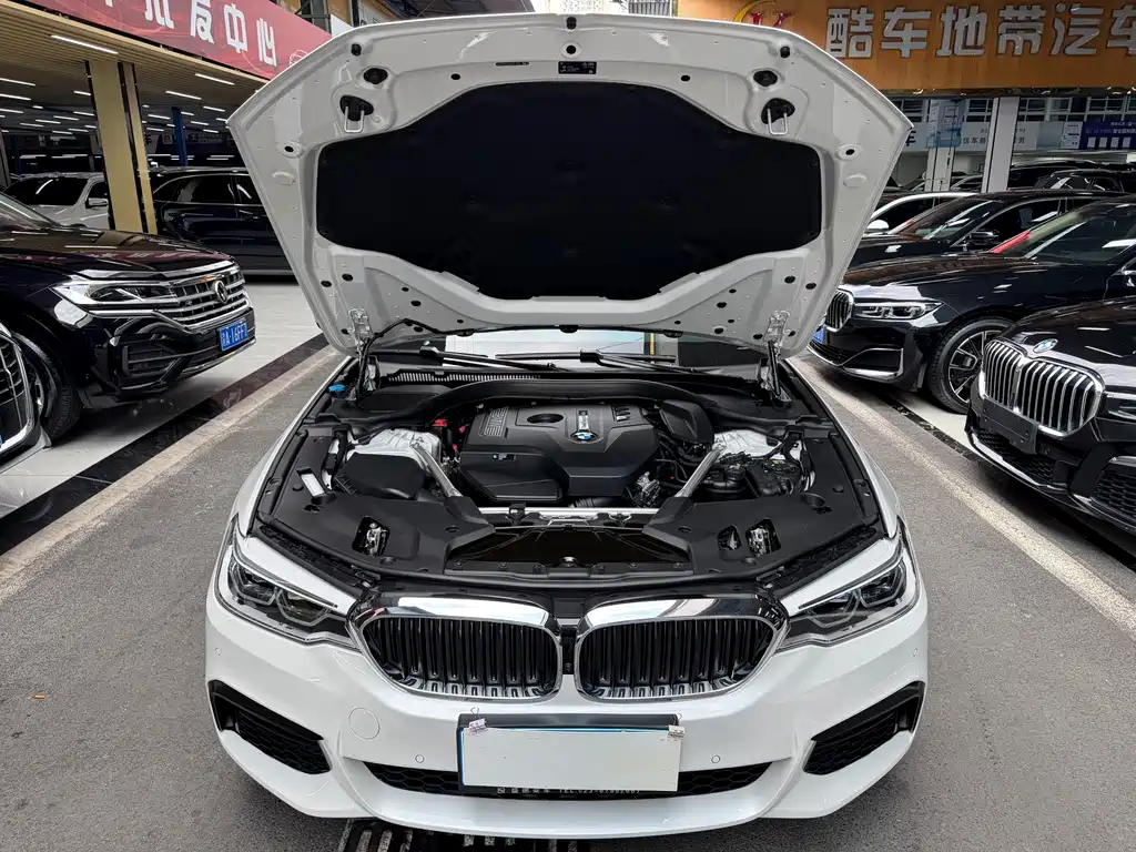 BMW 5 Series — фото 33