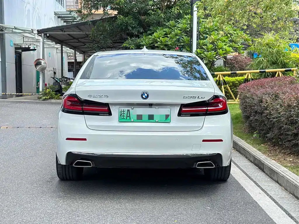 BMW 5 Series New Energy — фото 3