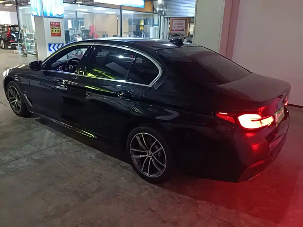BMW 5 Series — фото 5