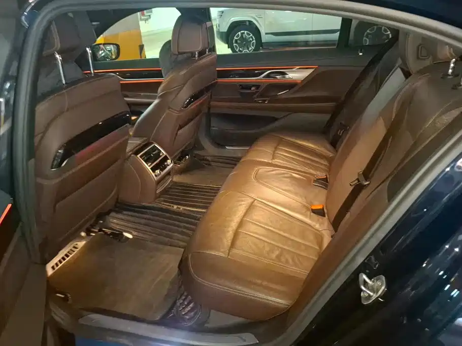 BMW 7 Series — фото 11
