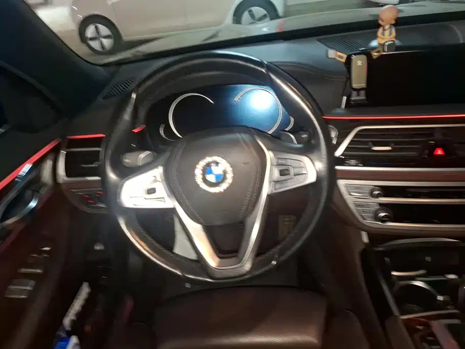 BMW 7 Series — фото 15