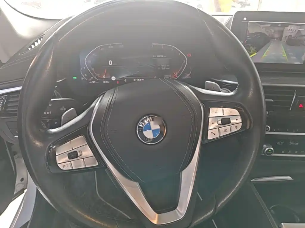 BMW 5 Series — фото 11