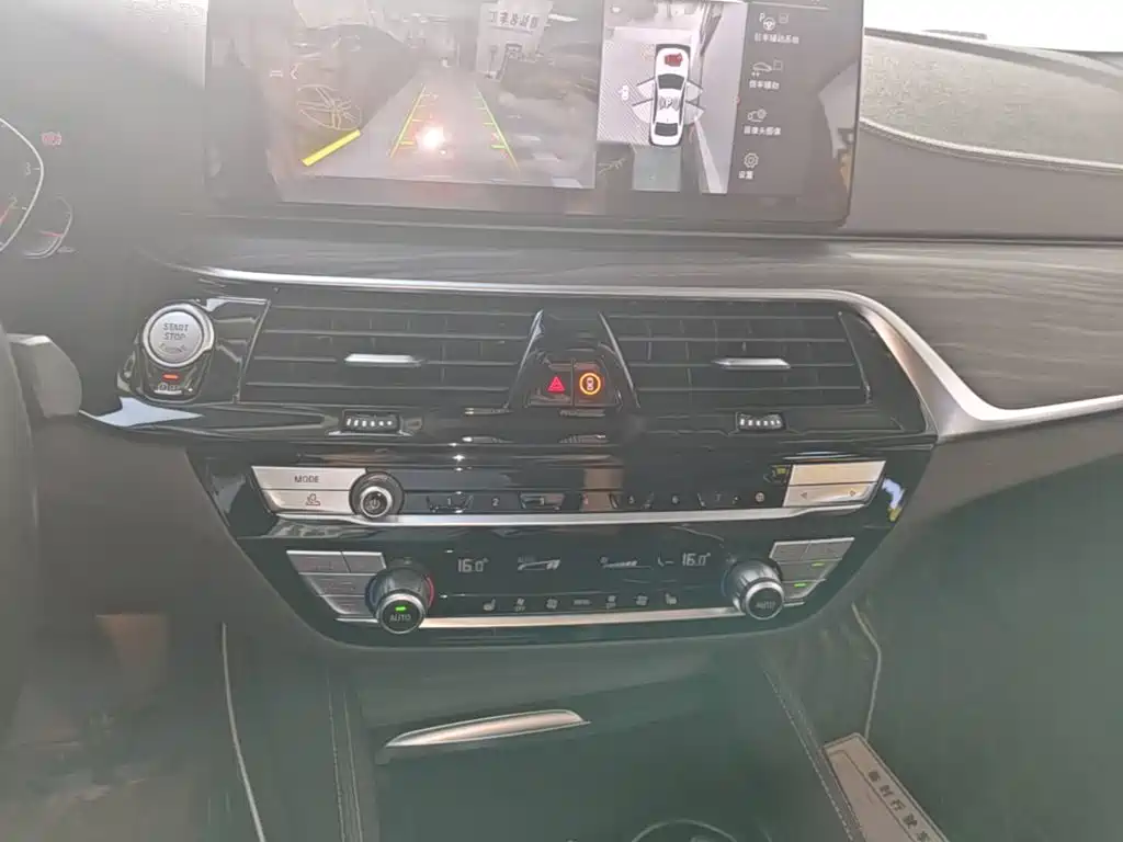 BMW 5 Series — фото 13