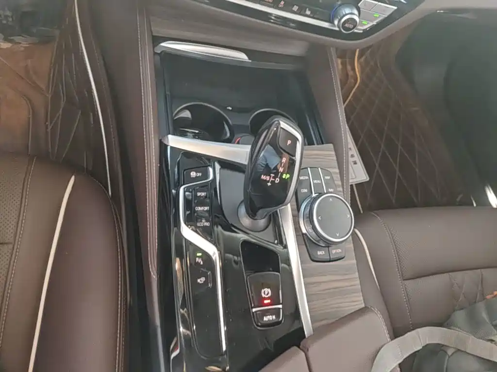 BMW 5 Series — фото 14