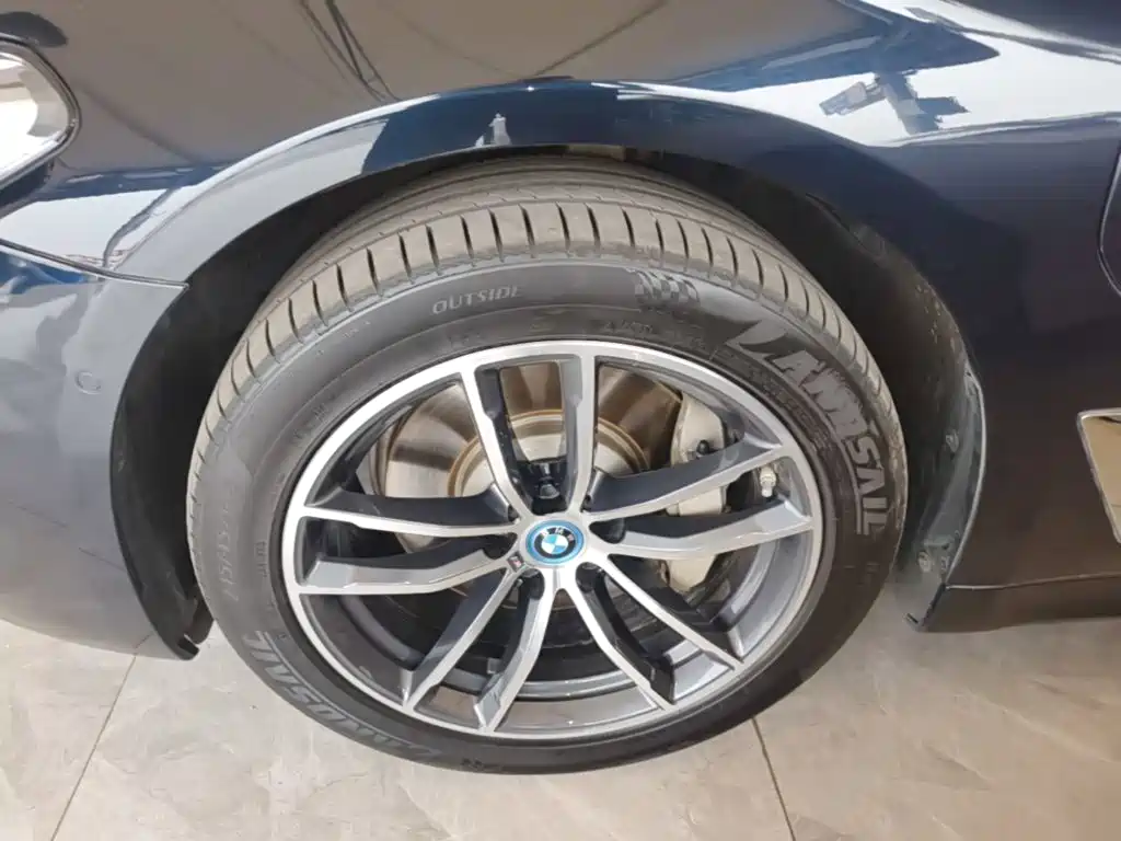 BMW 5 Series New Energy — фото 24