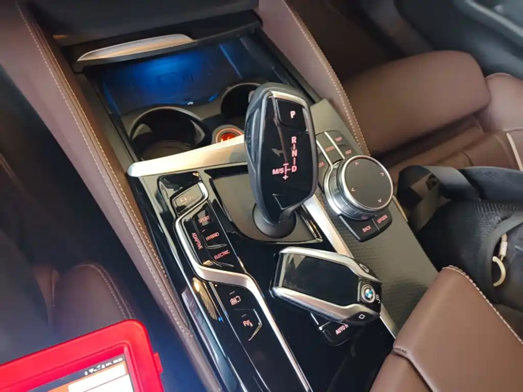 BMW 5 Series New Energy — фото 9