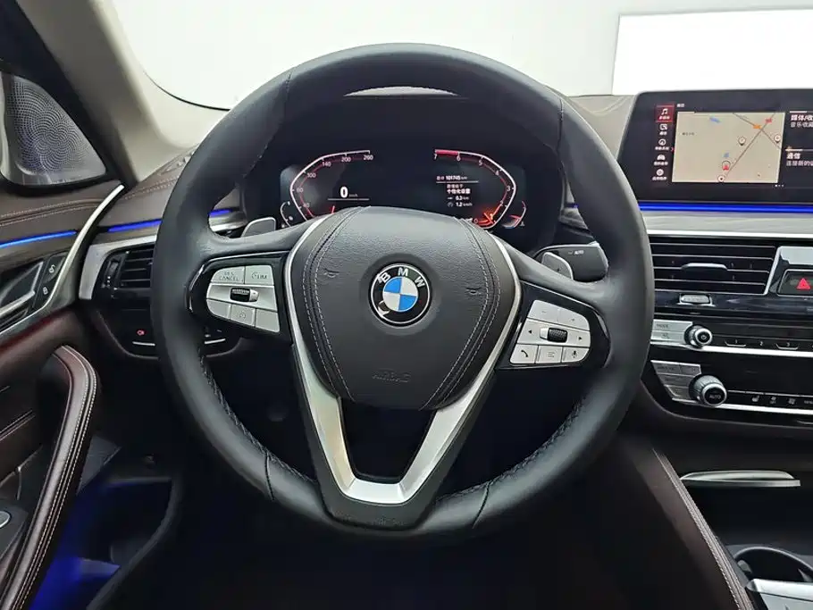 BMW 5 Series — фото 14