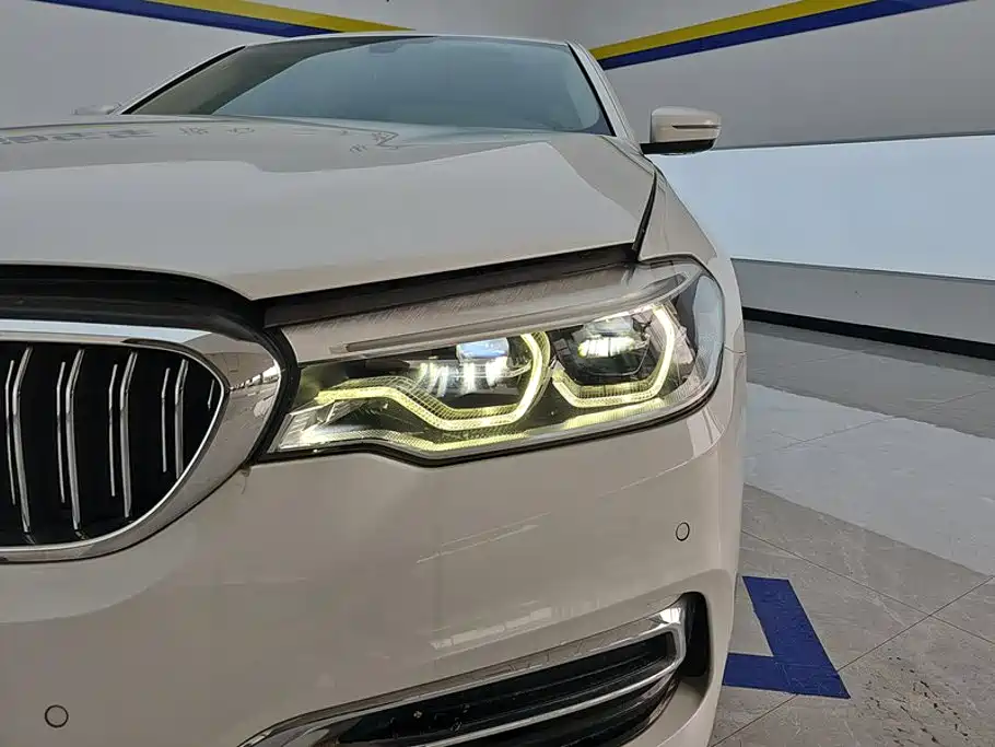 BMW 5 Series — фото 4