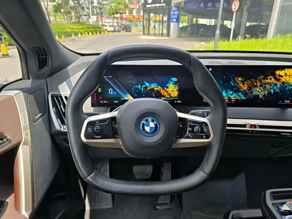 BMW iX — фото 8