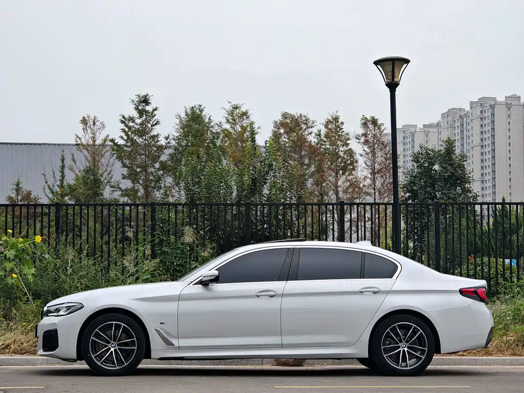 BMW 5 Series — фото 3