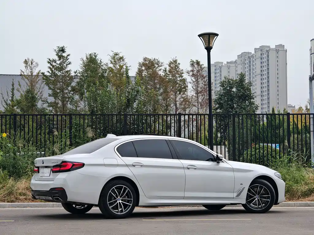 BMW 5 Series — фото 4