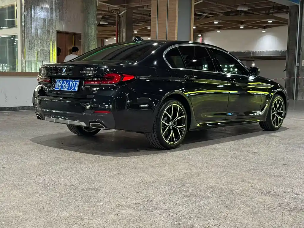 BMW 5 Series — фото 9