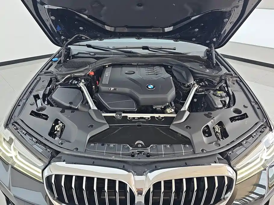 BMW 5 Series — фото 10