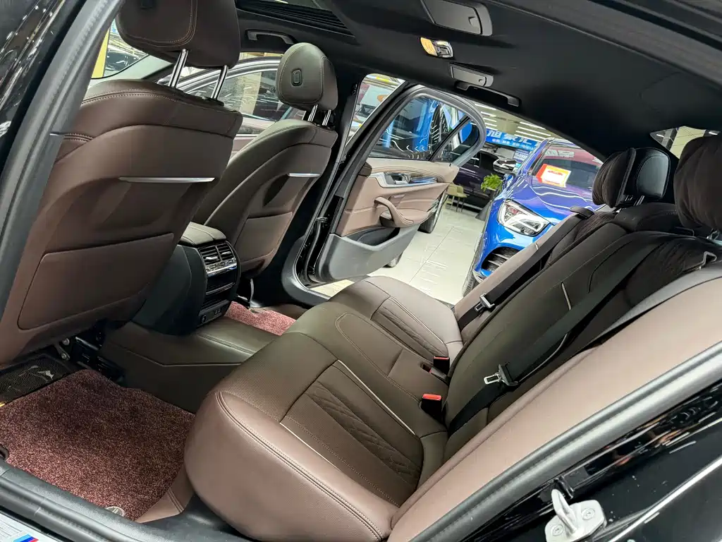BMW 5 Series — фото 13