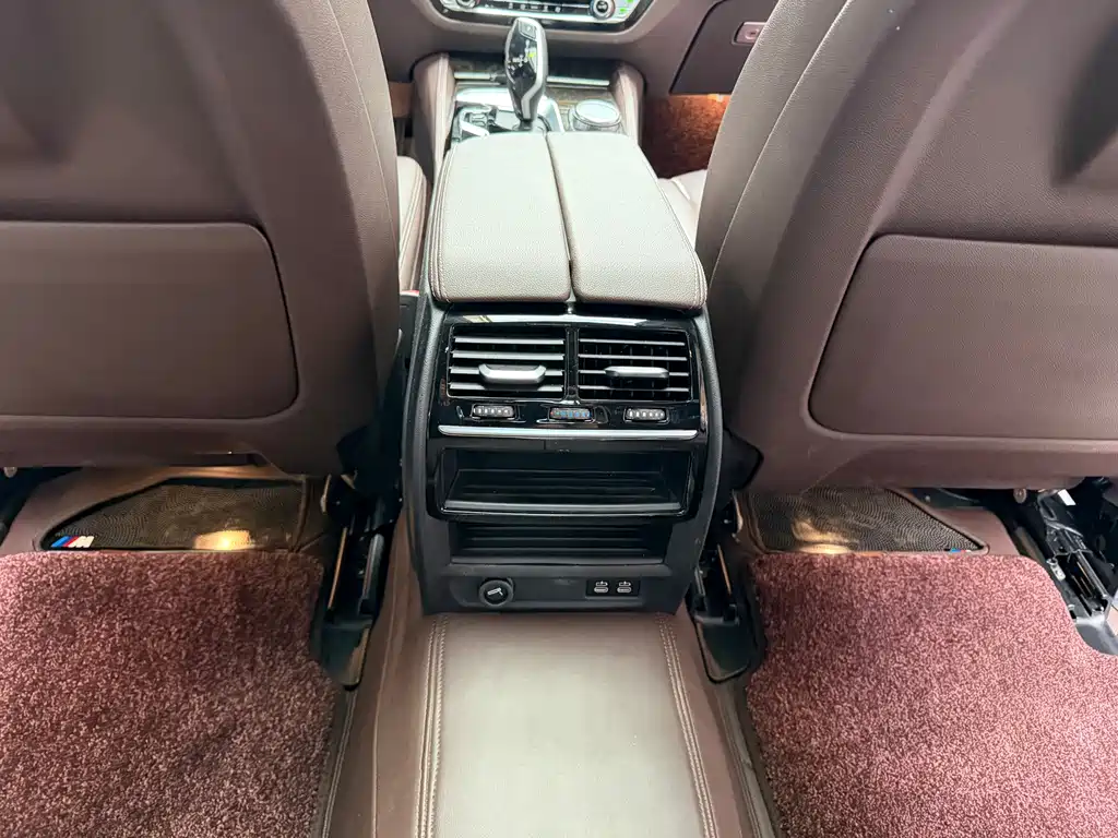 BMW 5 Series — фото 15