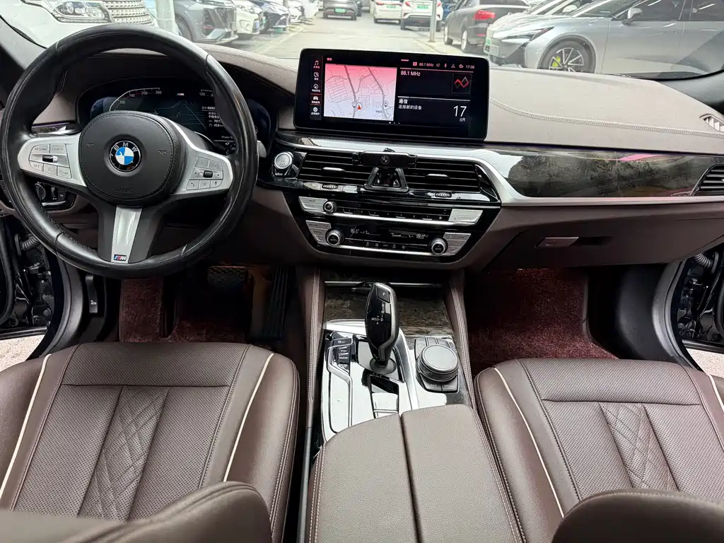 BMW 5 Series — фото 18