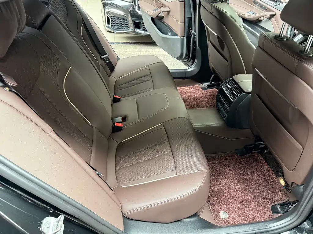BMW 5 Series — фото 23