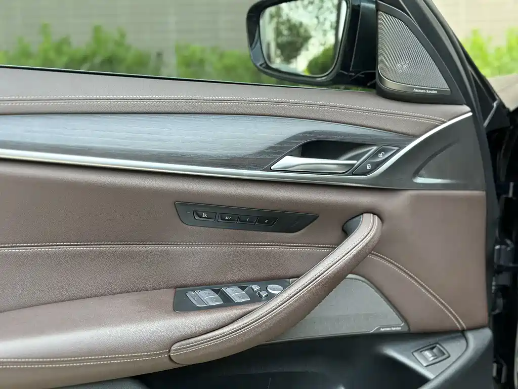 BMW 5 Series — фото 11