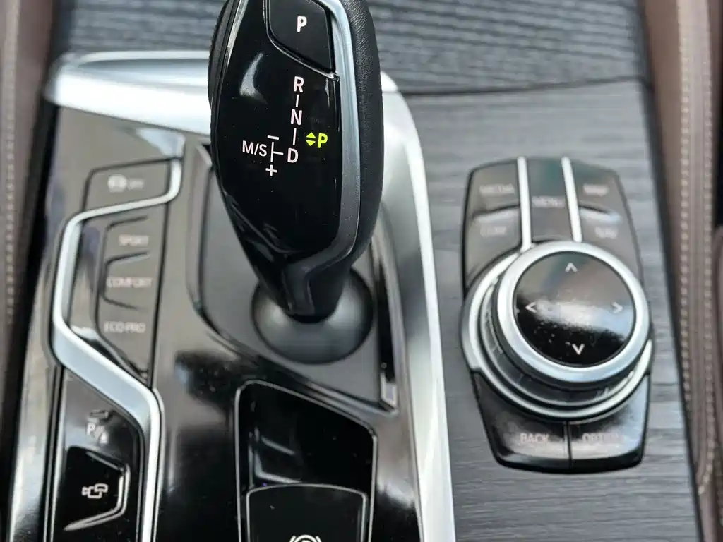 BMW 5 Series — фото 14
