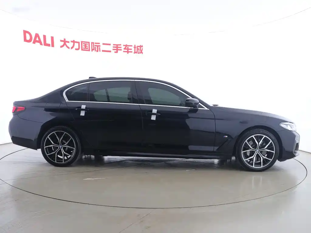 BMW 5 Series — фото 18