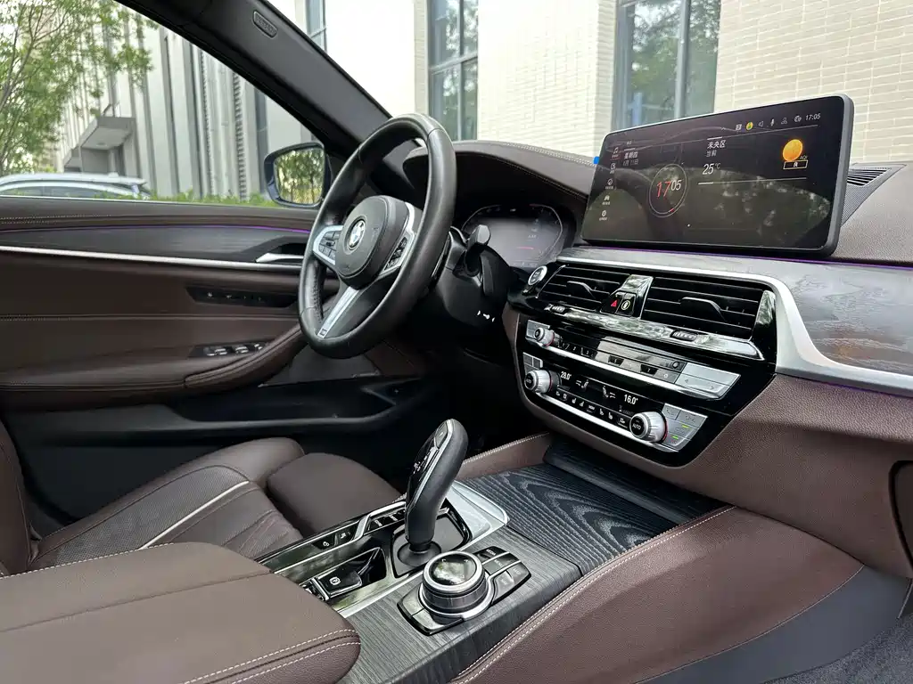 BMW 5 Series — фото 10