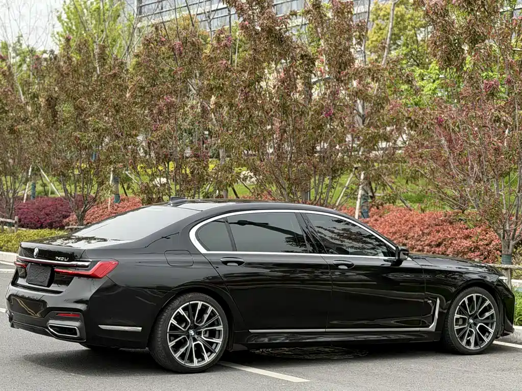 BMW 7 Series — фото 10