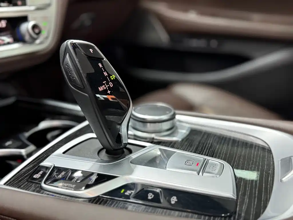 BMW 7 Series — фото 13