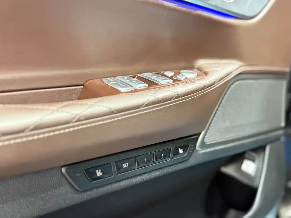 BMW 7 Series — фото 17