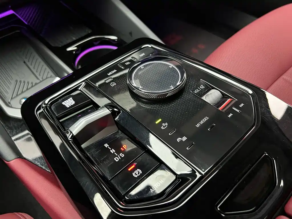 BMW 5 Series — фото 15