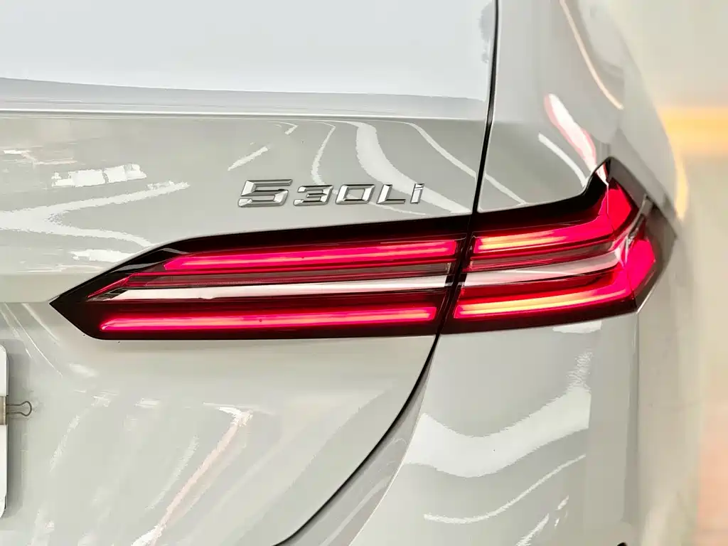 BMW 5 Series — фото 18