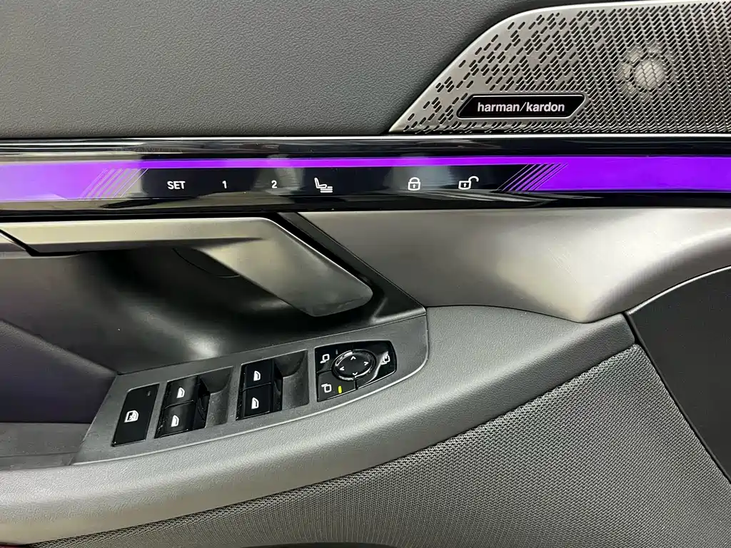 BMW 5 Series — фото 20