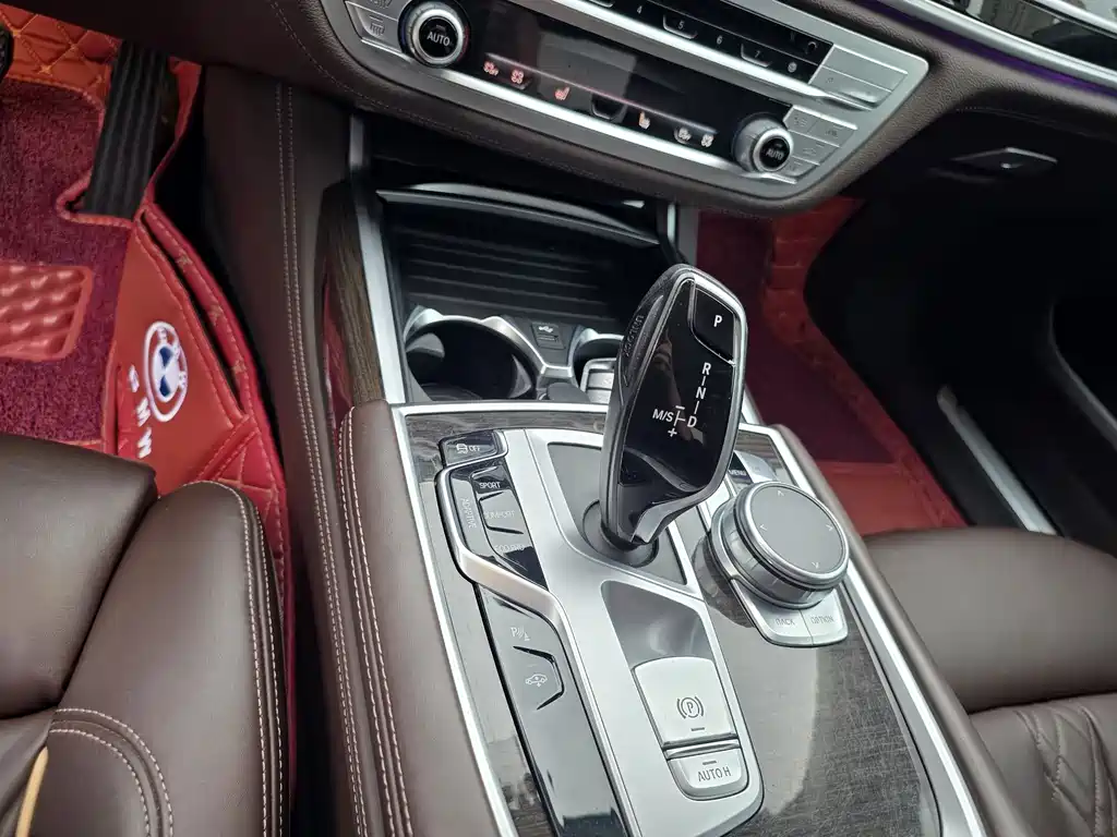 BMW 7 Series — фото 13