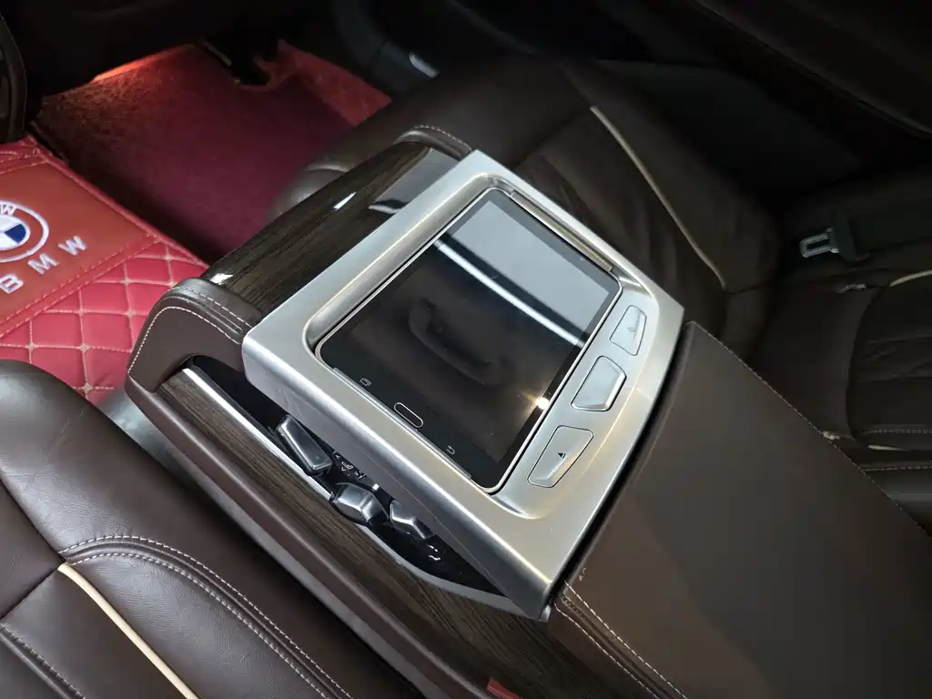 BMW 7 Series — фото 15