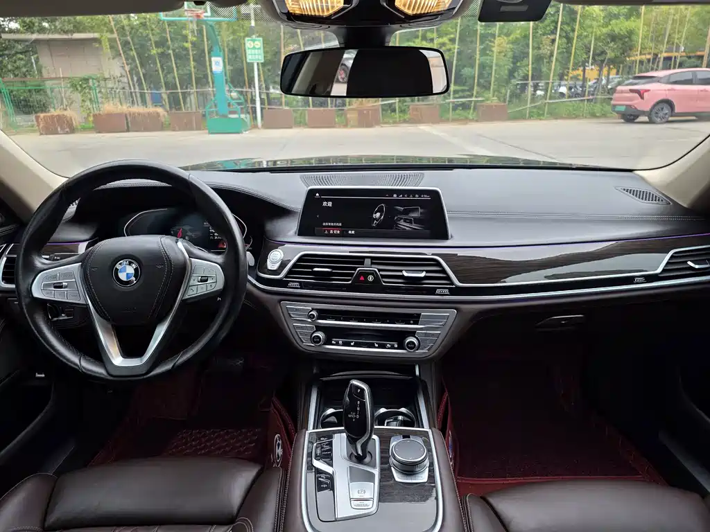 BMW 7 Series — фото 16
