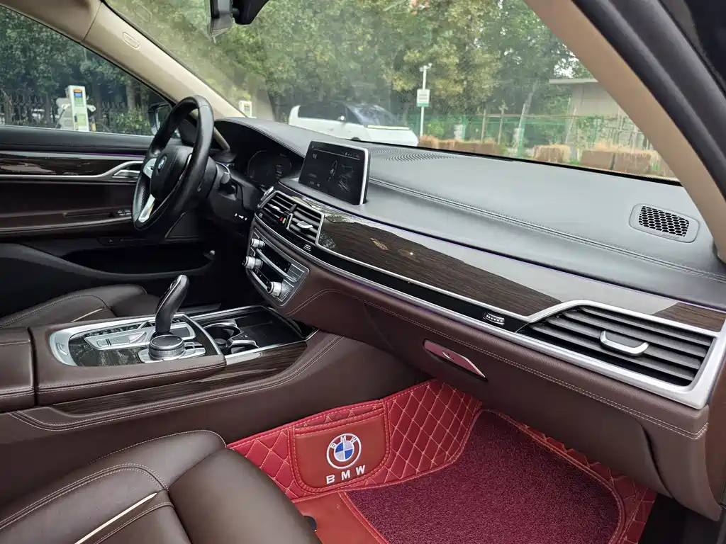 BMW 7 Series — фото 19