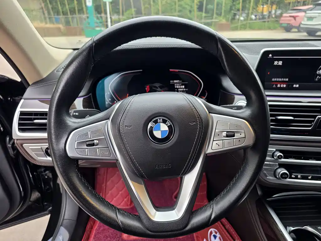 BMW 7 Series — фото 10