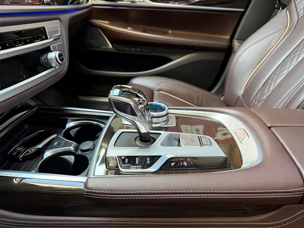 BMW 7 Series — фото 11