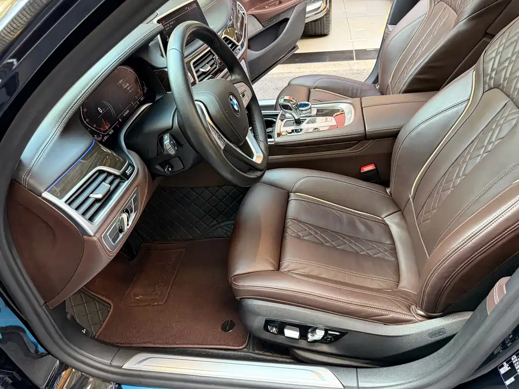 BMW 7 Series — фото 14