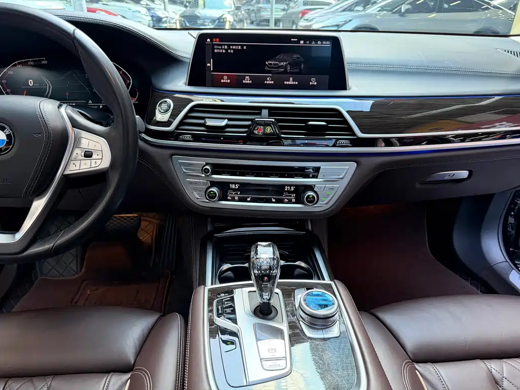 BMW 7 Series — фото 21
